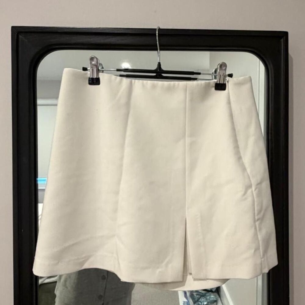 Zara Women's White and Cream Skirt broken zipper